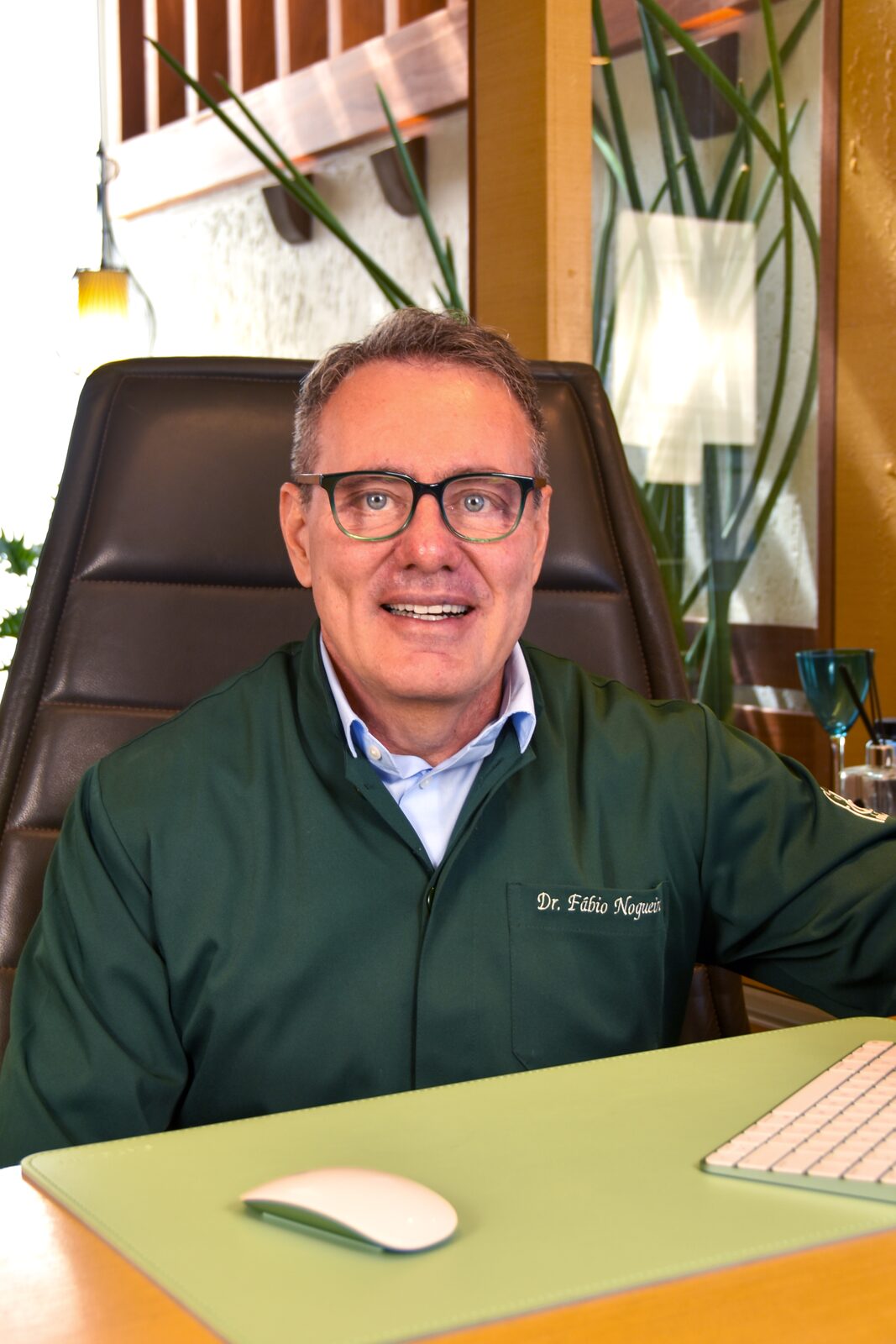 Dr. Fábio Nogueira no consultório